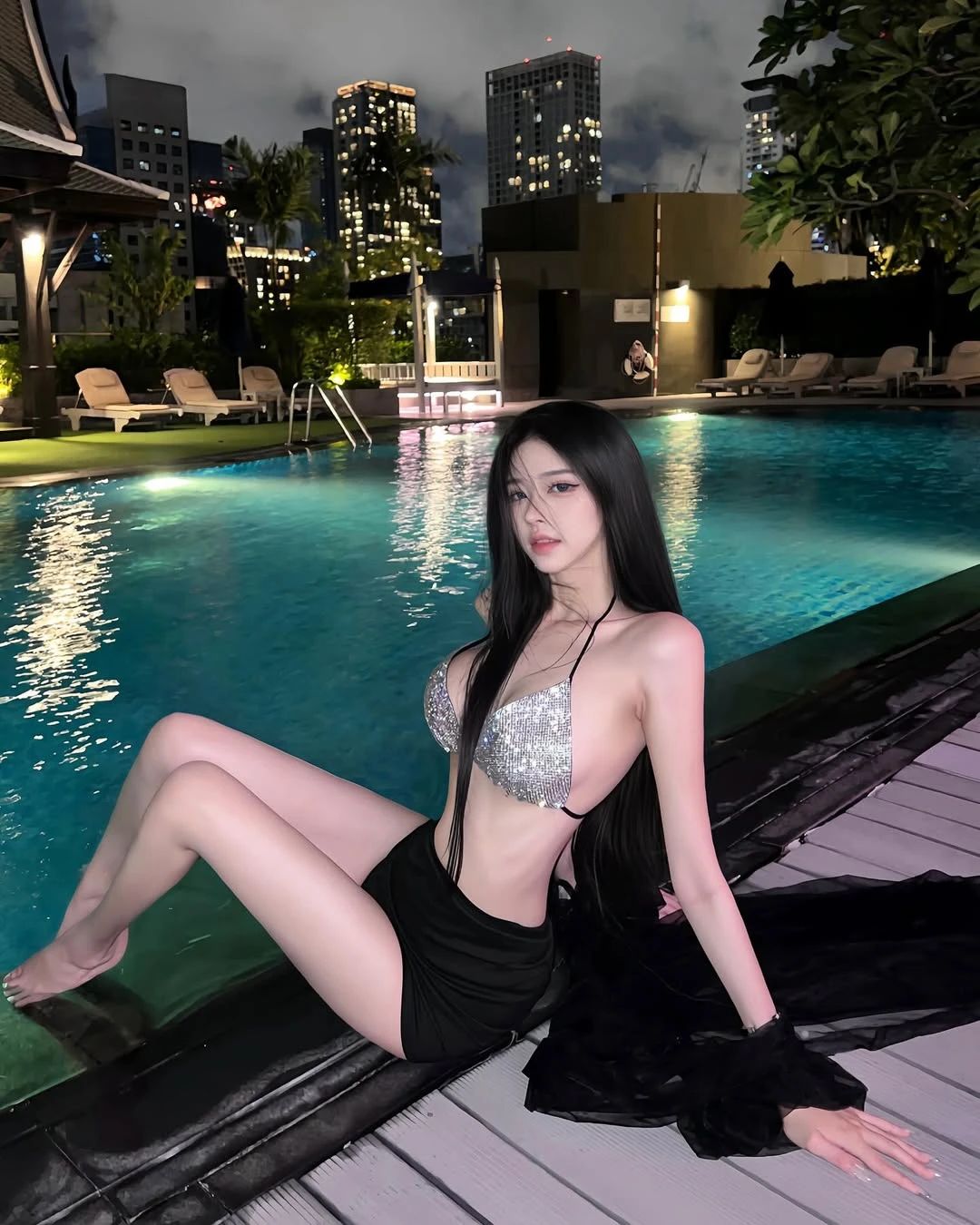 极品大长腿要是能再套上丝袜，那不得不说真是绝了！！！